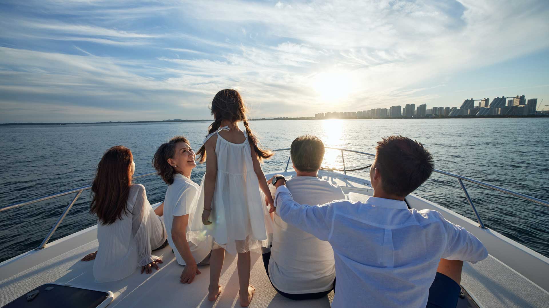 City Skyline Cruise + Welcome Drink (1Hr) $60